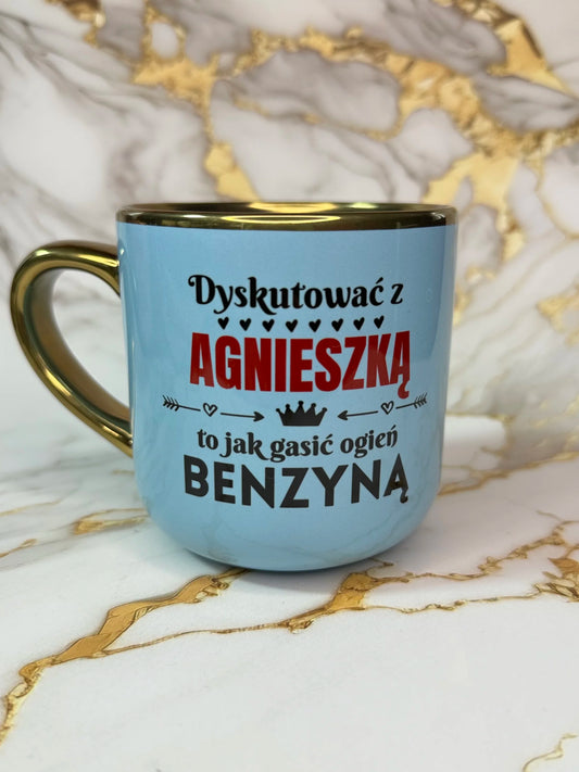 Kubek na prezent "Dyskutować z to jak gasić ogień benzyną" personalizowany 400ml #52
